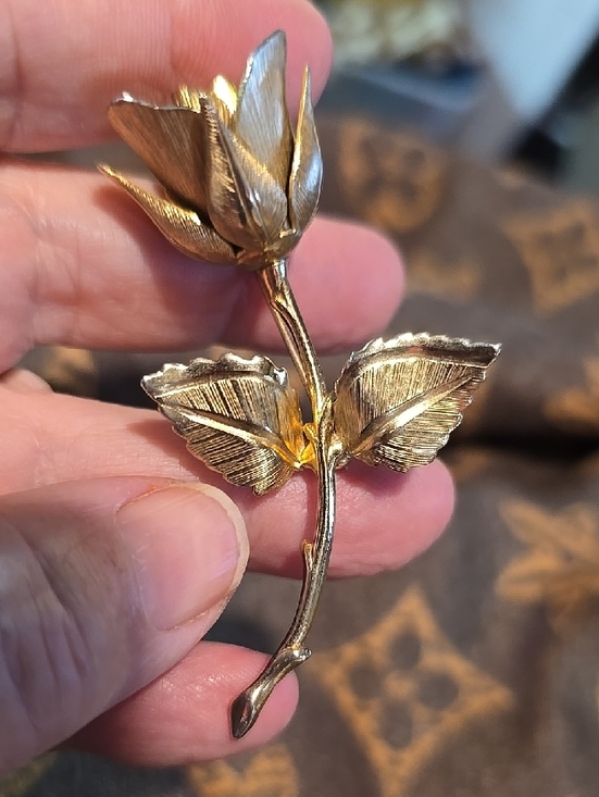 Jewelry - Giovani Gold Floral Rose Stem Brooch - Women Jewelry
